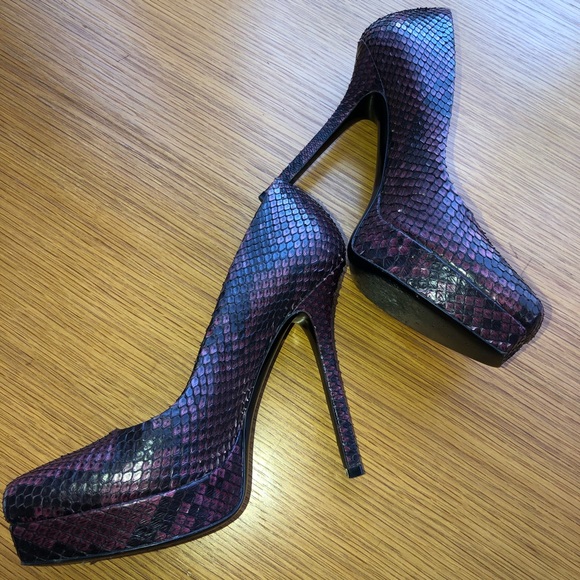 Gucci Python Pumps - Picture 3 of 4